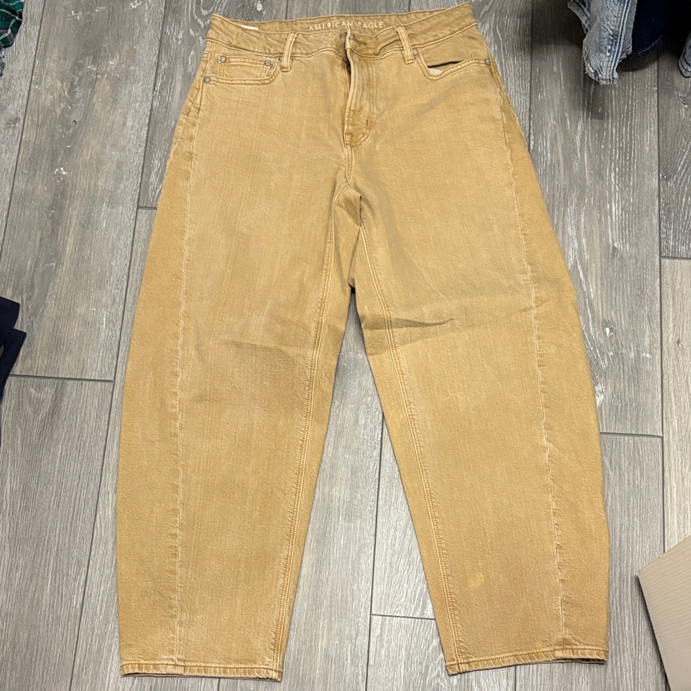 American Eagle Outfitters Women’s Tan Barrell Jeans